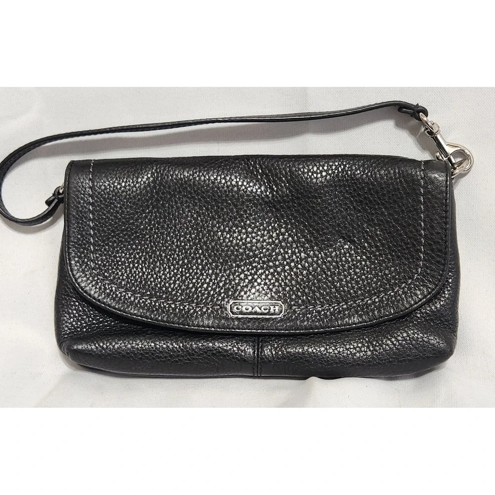 Coach Campbell Black Pebbled Leather Wristlet Teal Interior Card Silver Hardware